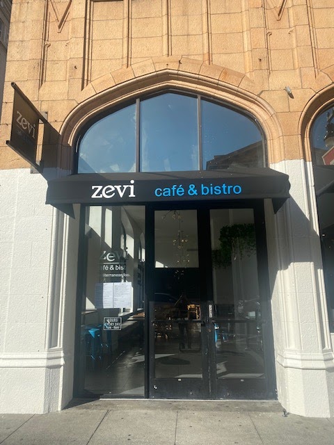 Zevi Cafe & Bistro 